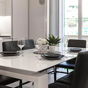 h11-luxury-sanremo-centro-elegante-casin.hotelitalianriviera.com/